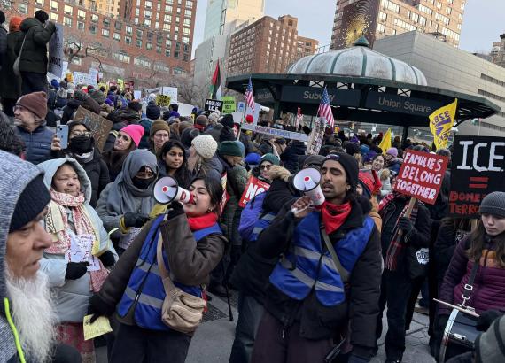 आईस आउट अफ एनवाईसीः म्यानहटनमा विशाल र्‍याली (भिडियो सहित)